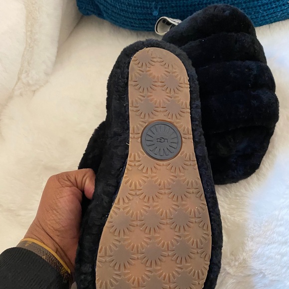 Ugg slippers with strap - Picture 3 of 3